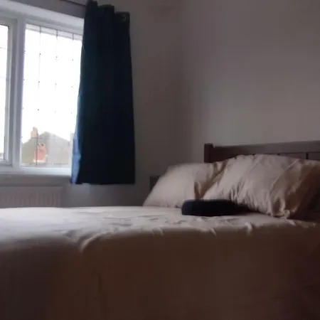 House In Great Barr, With Parking And Garden *