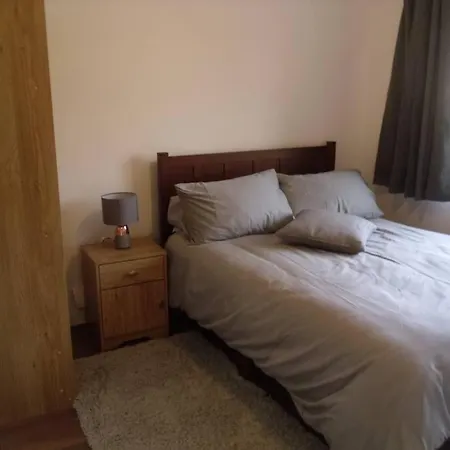 House In Great Barr, With Parking And Garden * Birmingham
